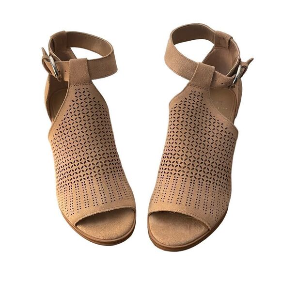 Marc Fisher Vixen Cutout Suede Sandals Size 8 - Picture 8 of 9